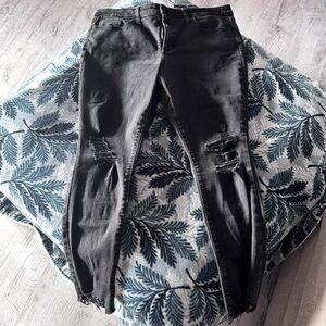 Universal Thread Women’s Mid Rise, Skinny, Distressed, Stretchy Jeans 16/33R